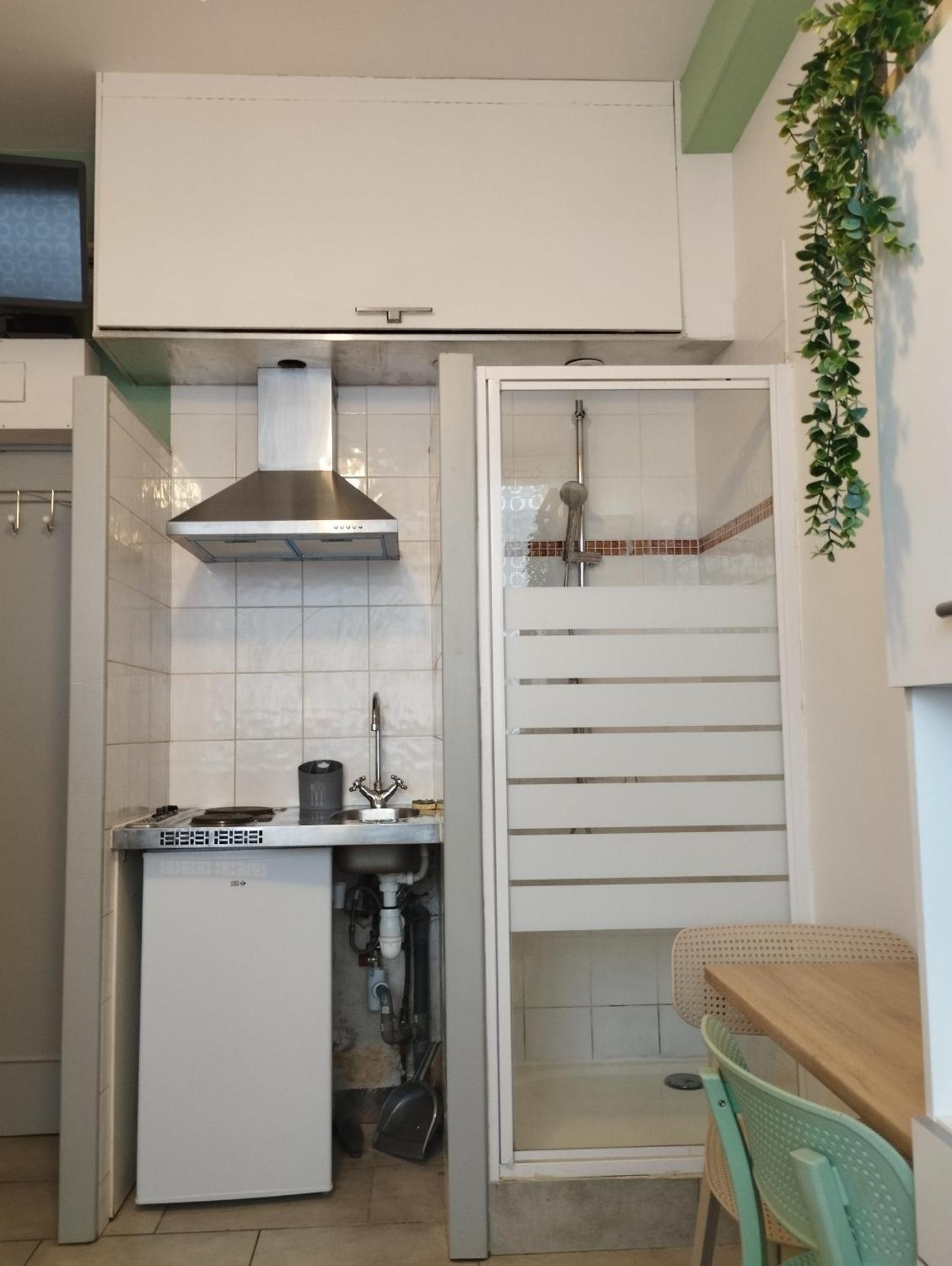 Chambrette Boulevard Des Pyrenees Hypercentre 10M Carre Wc Sur Le Palier, Porte40 波城 外观 照片