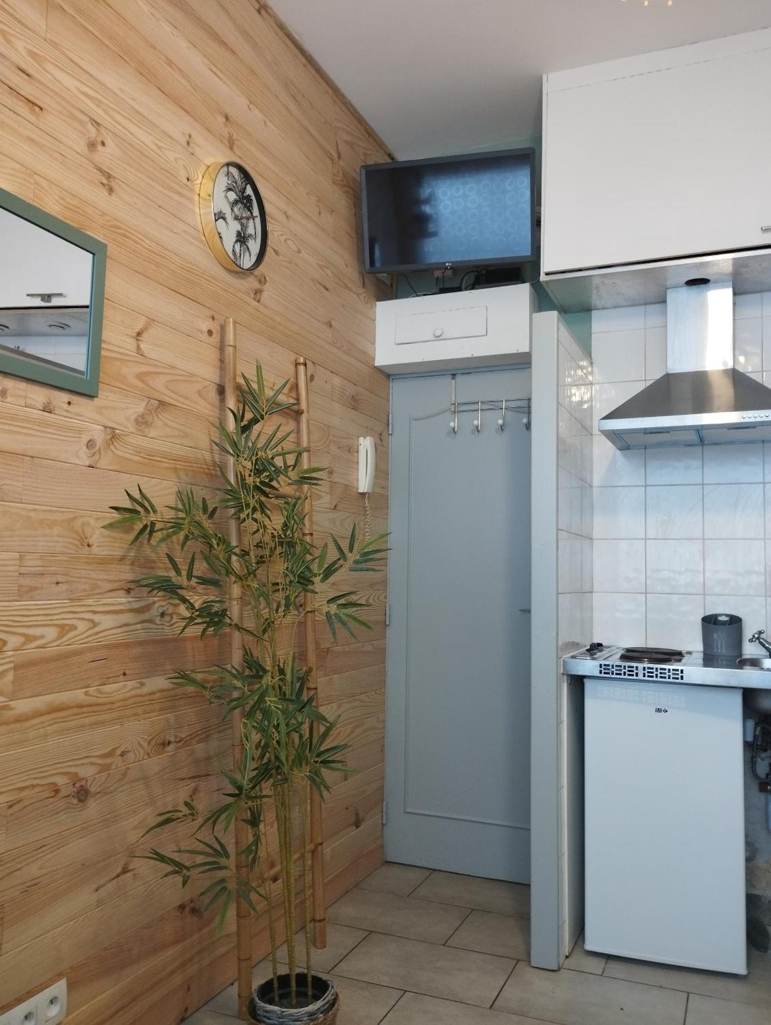 Chambrette Boulevard Des Pyrenees Hypercentre 10M Carre Wc Sur Le Palier, Porte40 波城 外观 照片