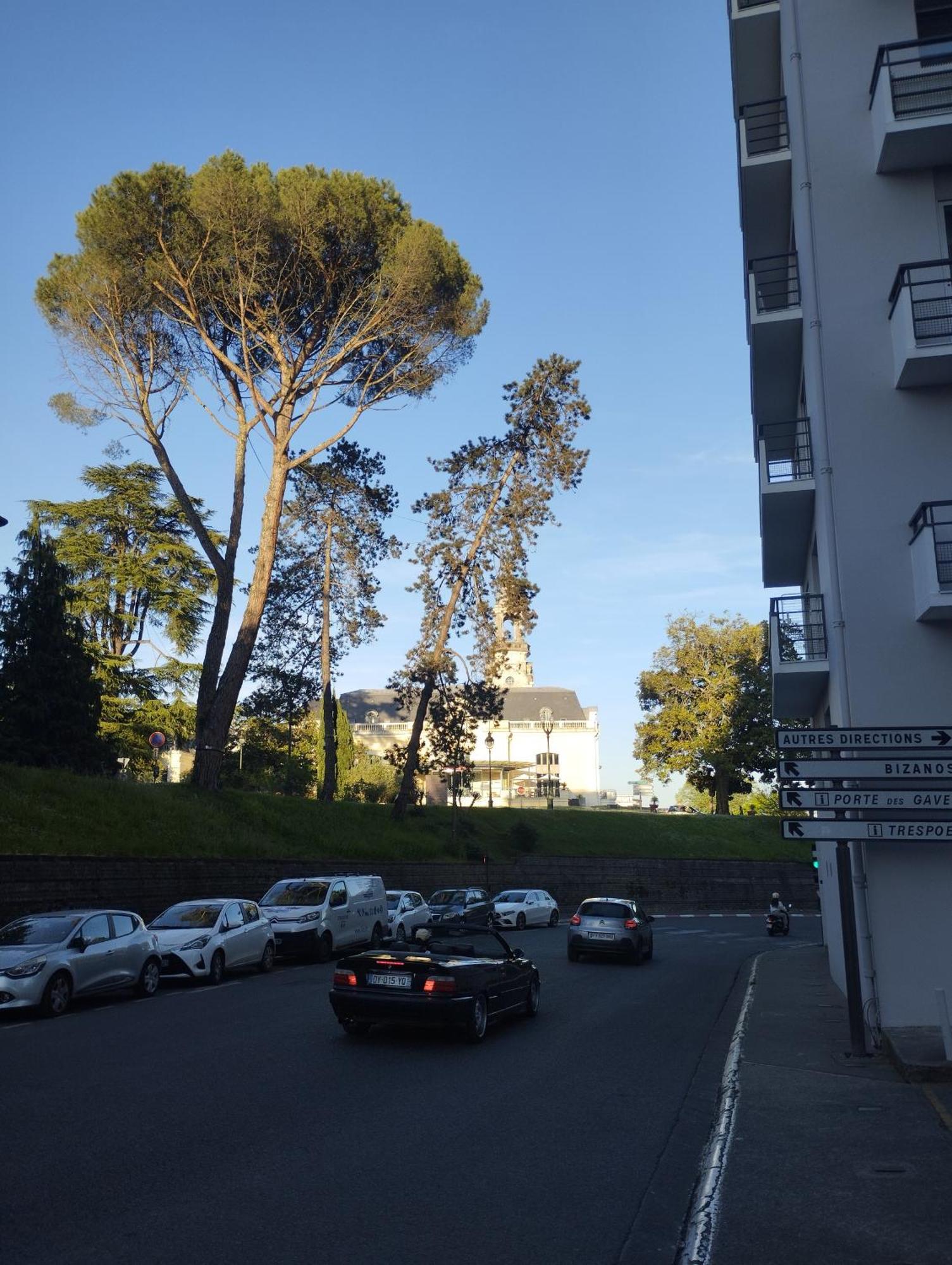 Chambrette Boulevard Des Pyrenees Hypercentre 10M Carre Wc Sur Le Palier, Porte40 波城 外观 照片